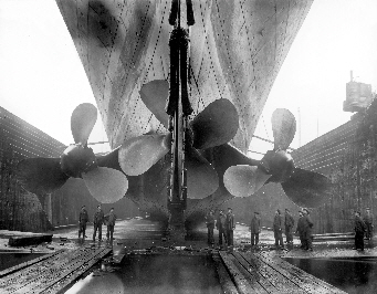 RMS Titanic - Propellor Installation